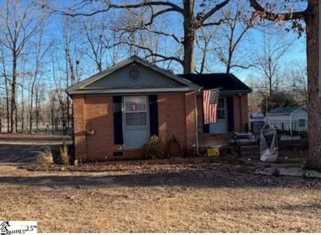 749 E Main Street, Laurens, SC 29360
