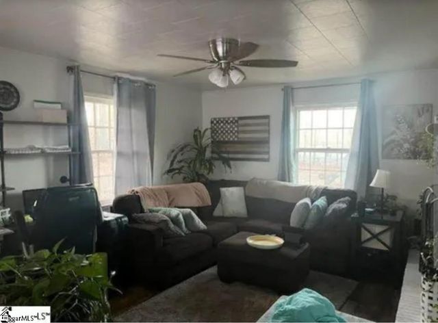 749 E Main Street, Laurens, SC 29360