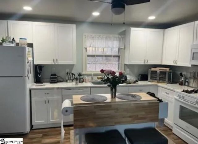 749 E Main Street, Laurens, SC 29360