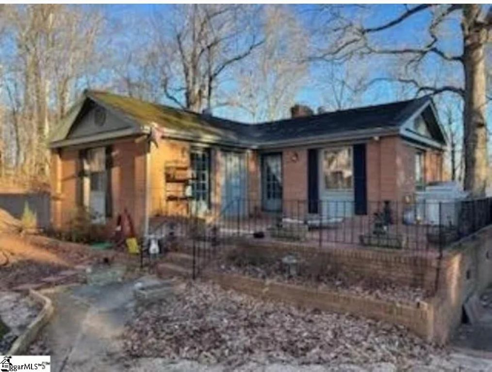749 E Main Street, Laurens, SC 29360