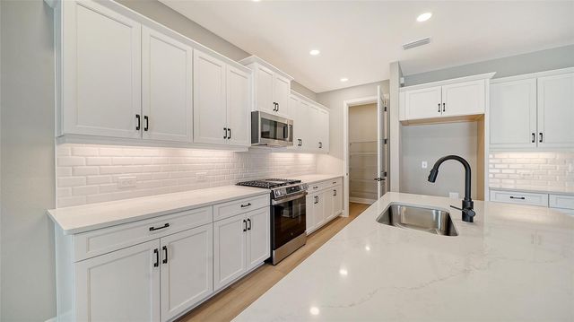 8071 ANTHIRIUM LOOP, Sarasota, FL 34240