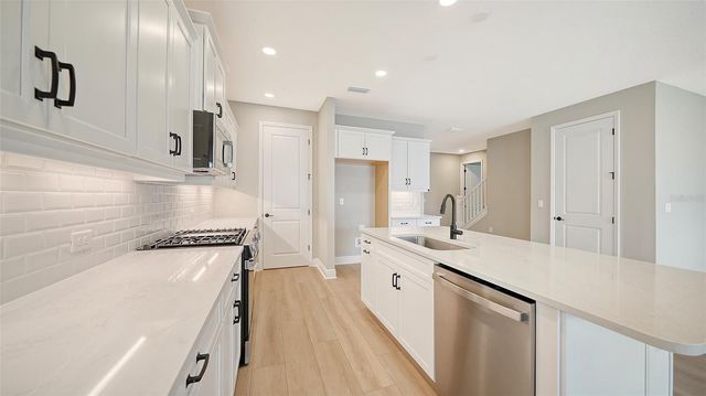 8071 ANTHIRIUM LOOP, Sarasota, FL 34240