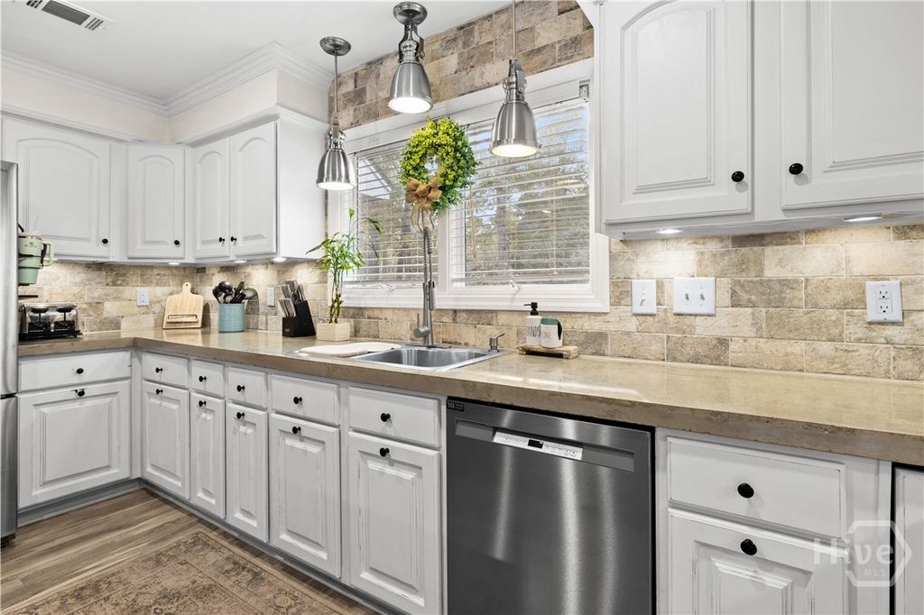 Image 21 of property listing at 129 Palmetto Drive, Rincon, GA 31326