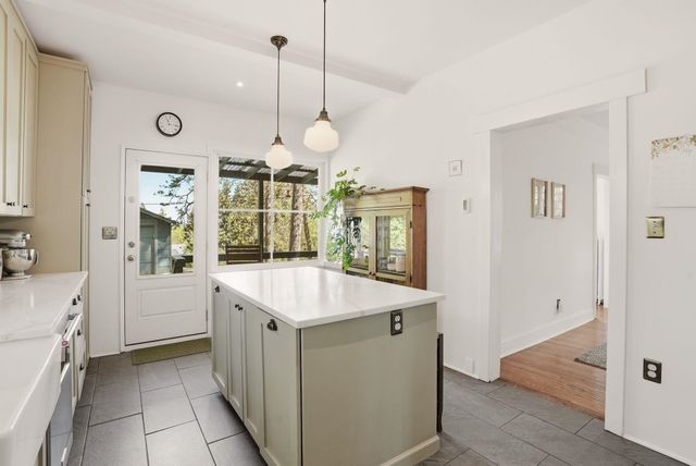 943 E 16th Ave, Spokane, WA 99203