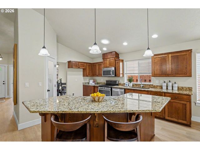 2545 EQUESTRIAN Loop S, Salem, OR 97302