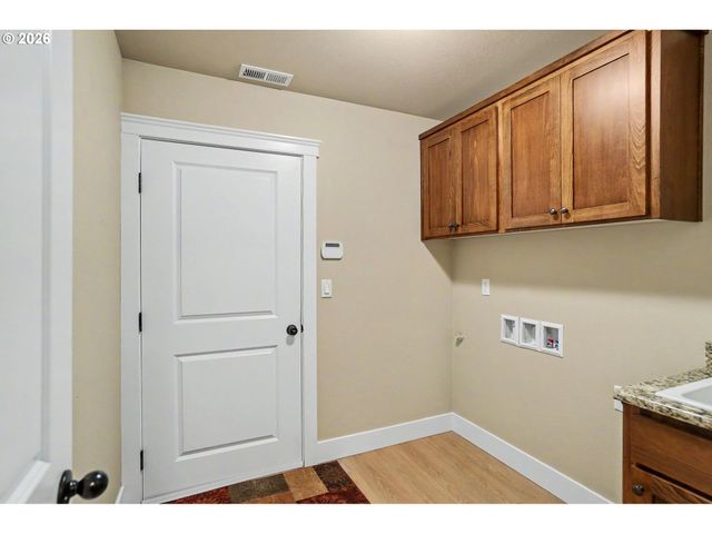 2545 EQUESTRIAN Loop S, Salem, OR 97302