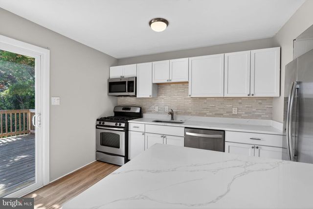 647 CHARRAWAY RD, Baltimore, MD 21229