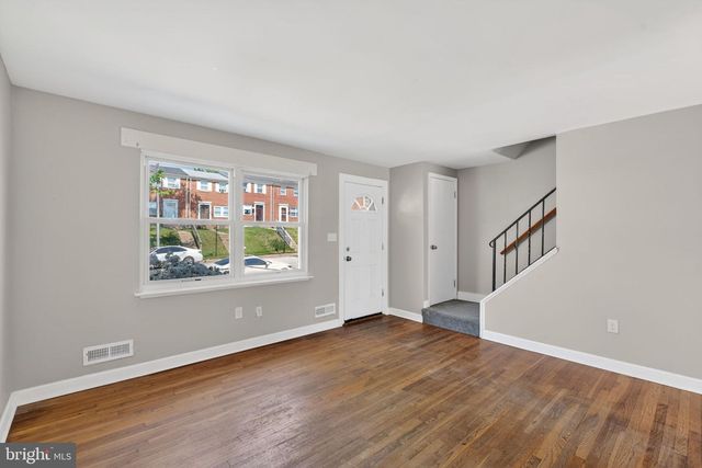 647 CHARRAWAY RD, Baltimore, MD 21229