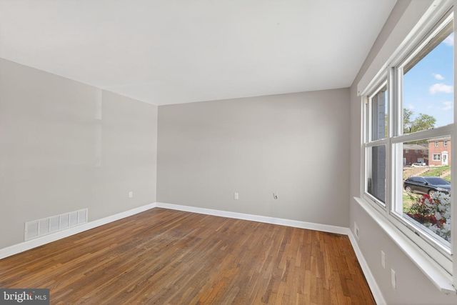 647 CHARRAWAY RD, Baltimore, MD 21229
