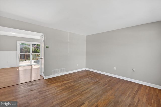 647 CHARRAWAY RD, Baltimore, MD 21229
