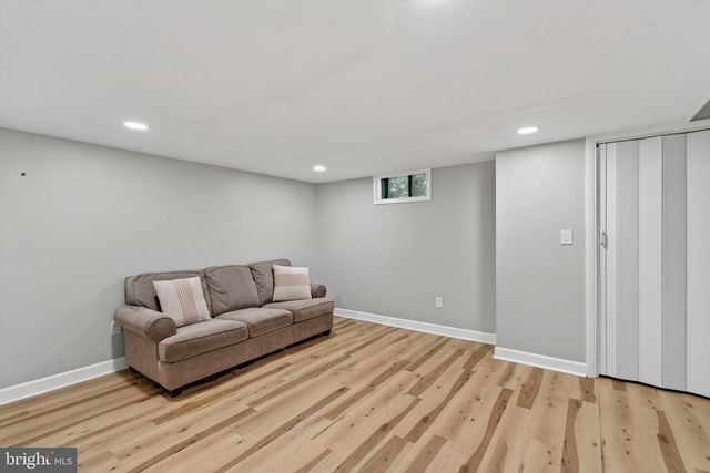 647 CHARRAWAY RD, Baltimore, MD 21229