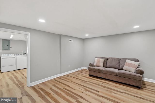 647 CHARRAWAY RD, Baltimore, MD 21229