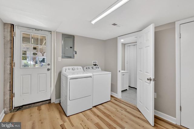 647 CHARRAWAY RD, Baltimore, MD 21229