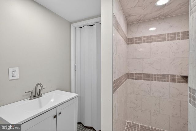 647 CHARRAWAY RD, Baltimore, MD 21229