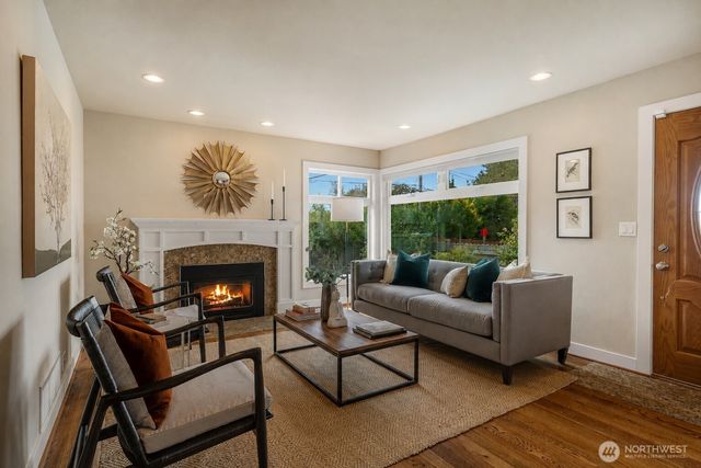 8804 5th Avenue NE, Seattle, WA 98115