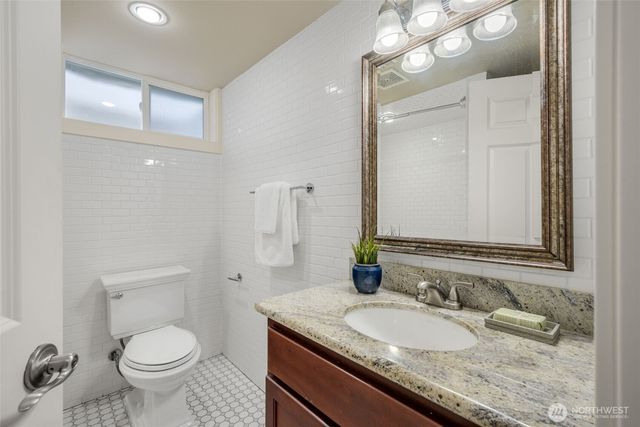 8804 5th Avenue NE, Seattle, WA 98115