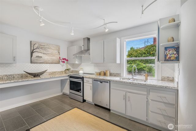 8804 5th Avenue NE, Seattle, WA 98115