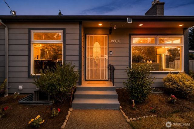 8804 5th Avenue NE, Seattle, WA 98115