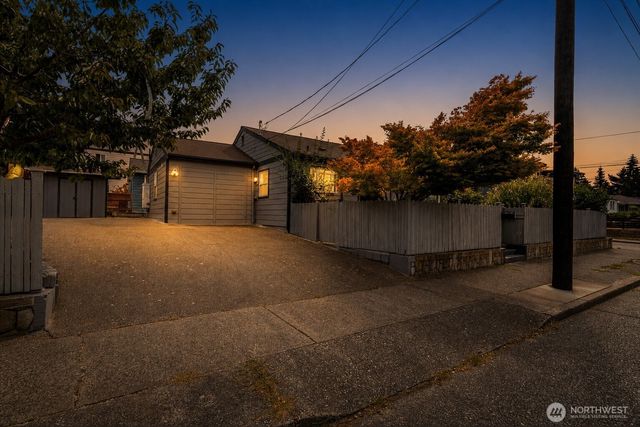 8804 5th Avenue NE, Seattle, WA 98115
