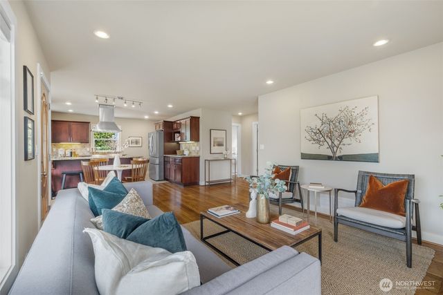 8804 5th Avenue NE, Seattle, WA 98115
