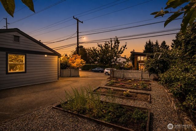 8804 5th Avenue NE, Seattle, WA 98115