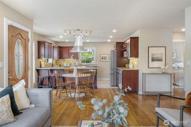 8804 5th Avenue NE, Seattle, WA 98115