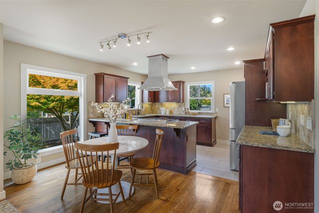 8804 5th Avenue NE, Seattle, WA 98115