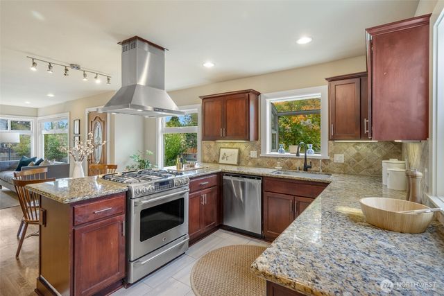 8804 5th Avenue NE, Seattle, WA 98115