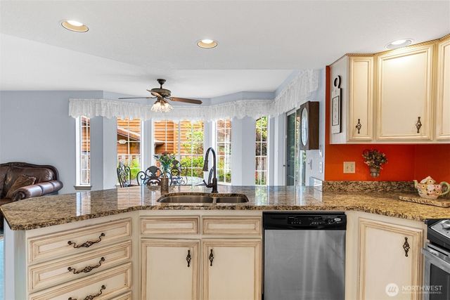 2716 Walnut Loop NW, Olympia, WA 98502