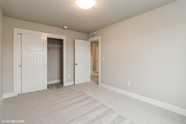 5656 Brook View Avenue, Des Moines, IA 50317