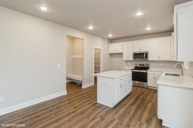 5656 Brook View Avenue, Des Moines, IA 50317