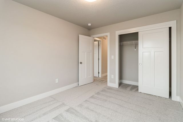 5656 Brook View Avenue, Des Moines, IA 50317