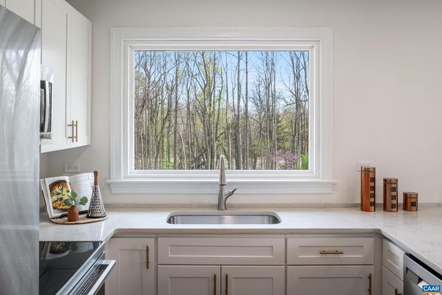 6459 HILLSBORO LN, Crozet, VA 22932