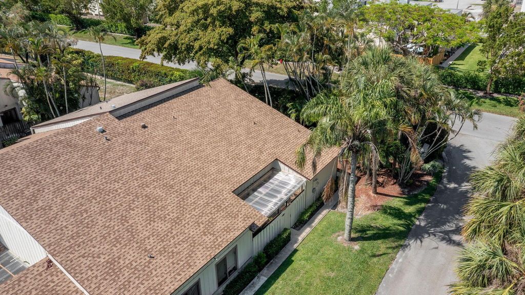 Image 27 of property listing at 11892 Sturbridge Lane, Wellington, FL 33414
