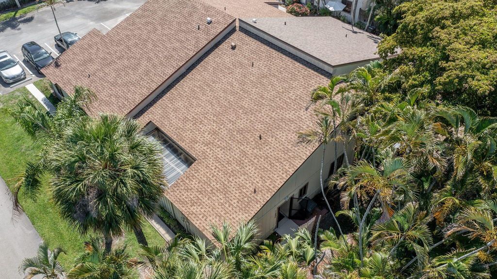 Image 28 of property listing at 11892 Sturbridge Lane, Wellington, FL 33414