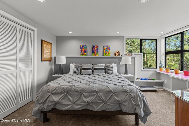 355 S Hidden Cove RD, Coeur D'alene, ID 83814