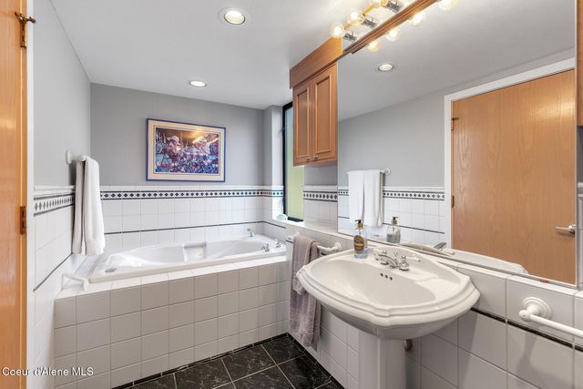 355 S Hidden Cove RD, Coeur D'alene, ID 83814