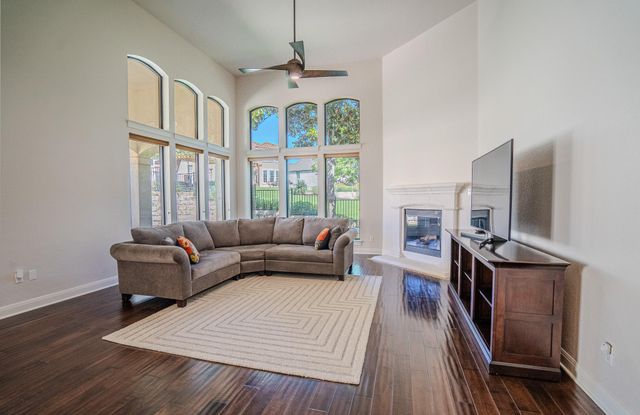 309 Aria DR, Austin, TX 78738