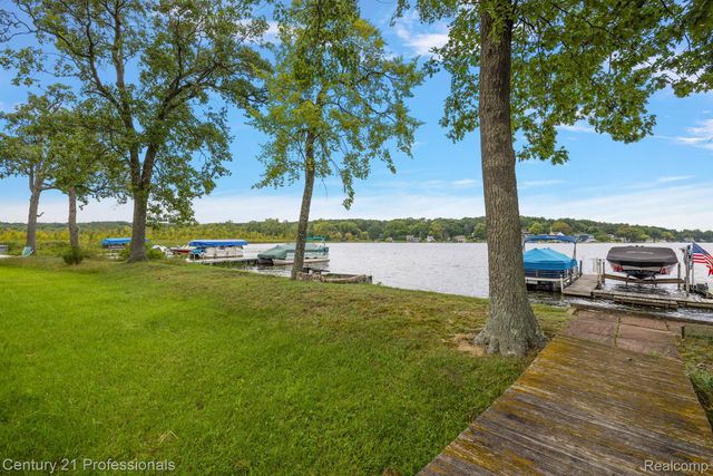 12120 SHAFFER Road, Springfield Twp, MI 48350