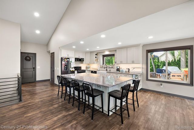 12120 SHAFFER Road, Springfield Twp, MI 48350