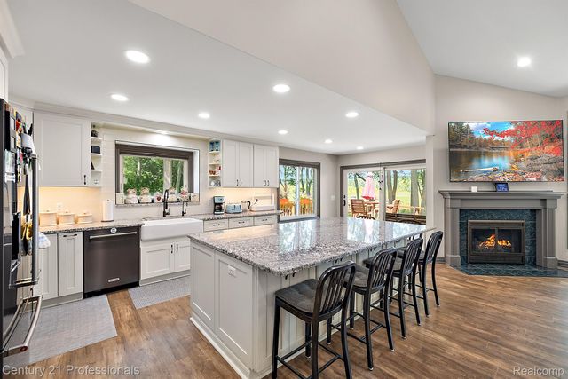 12120 SHAFFER Road, Springfield Twp, MI 48350