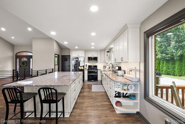 12120 SHAFFER Road, Springfield Twp, MI 48350