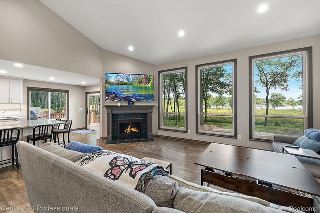 12120 SHAFFER Road, Springfield Twp, MI 48350