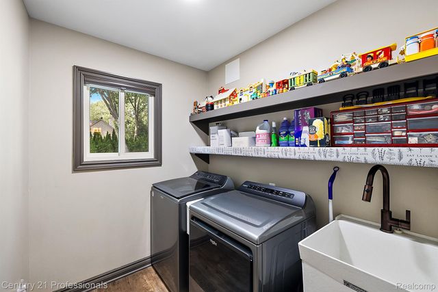 12120 SHAFFER Road, Springfield Twp, MI 48350