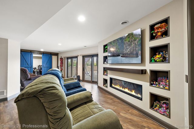 12120 SHAFFER Road, Springfield Twp, MI 48350