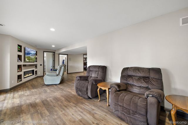 12120 SHAFFER Road, Springfield Twp, MI 48350