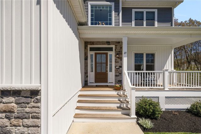 25 Kristin Drive, Cranston, RI 02921