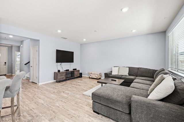 3627 Edington Dr, Rancho Cordova, CA 95742