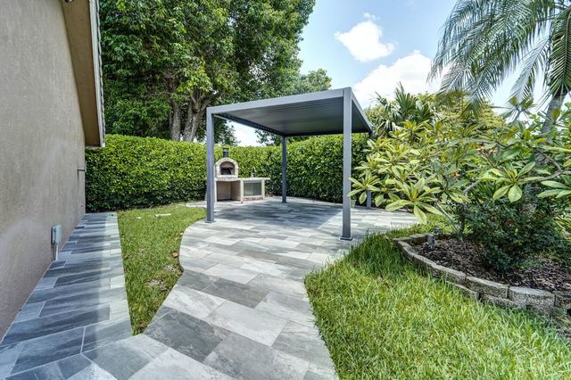 11999 Classic Drive, Coral Springs, FL 33071