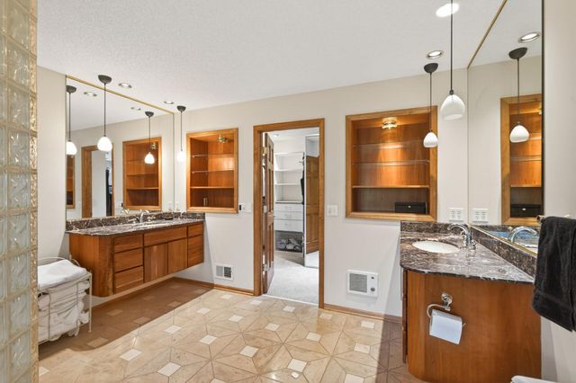 11820 Bren Road, Minnetonka, MN 55343